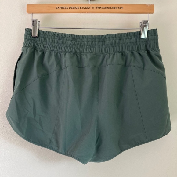 90° Degree by reflex women’s shorts - Picture 3 of 6